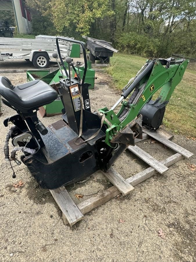 2010 JOHN DEERE 3720 W Attachments