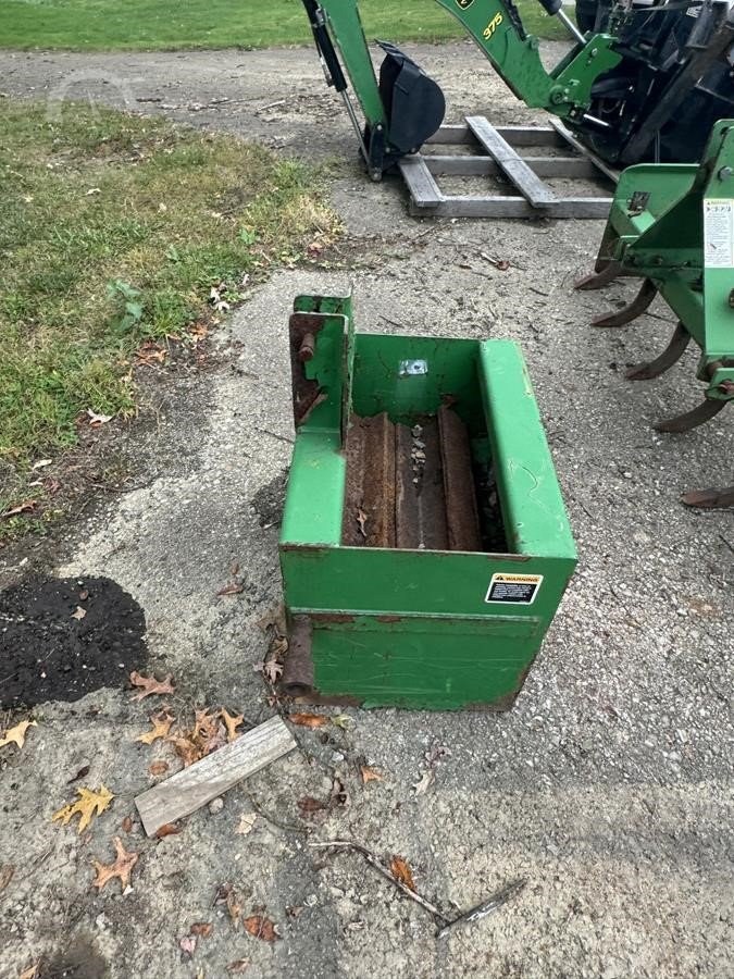 2010 JOHN DEERE 3720 W Attachments