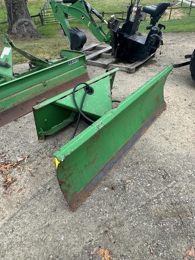 2010 JOHN DEERE 3720 W Attachments